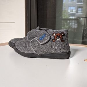 Naturino felt booties size 8 toddler
